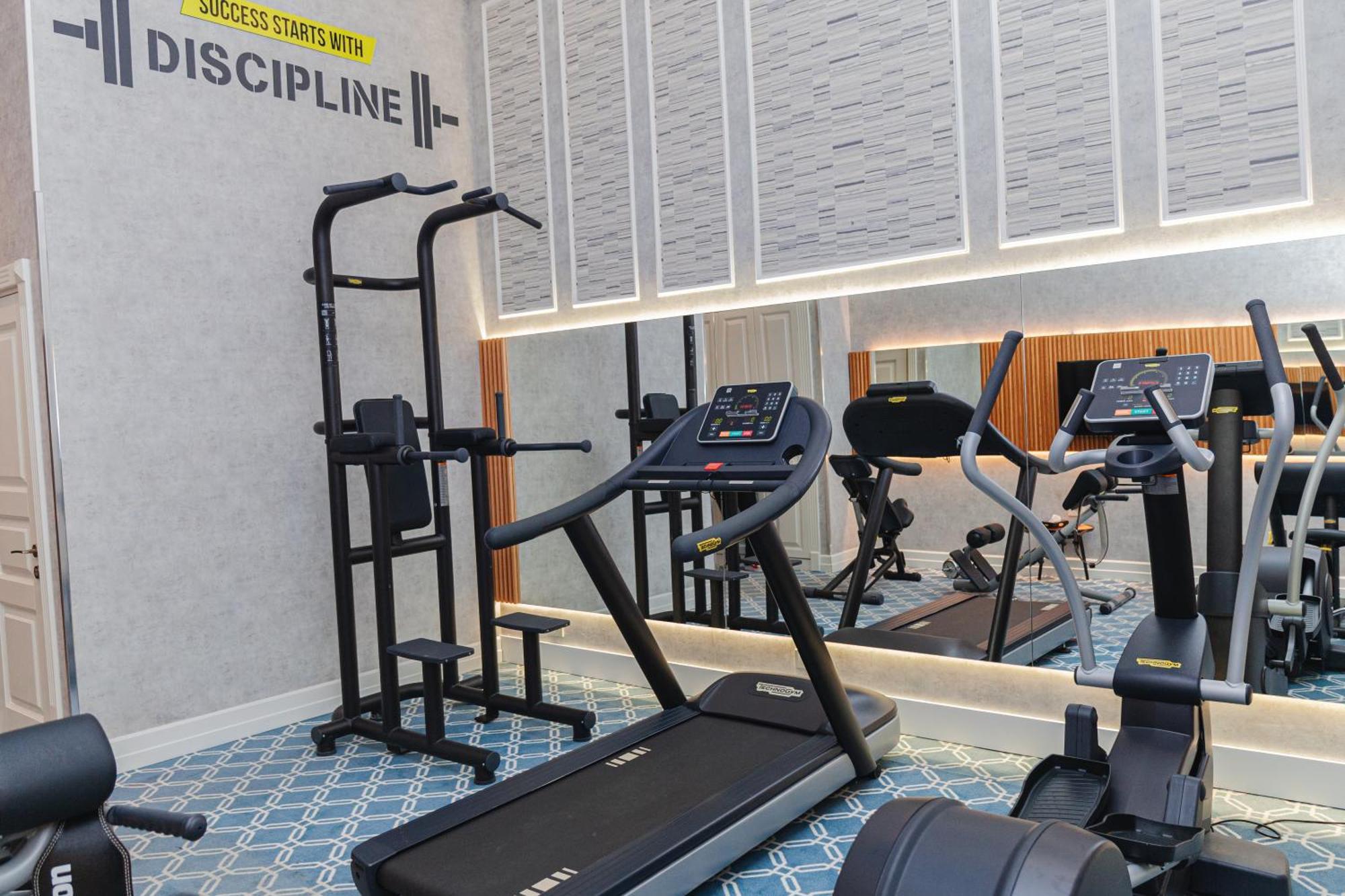 Promenade Hotel Baku Exterior photo A gym in a hotel