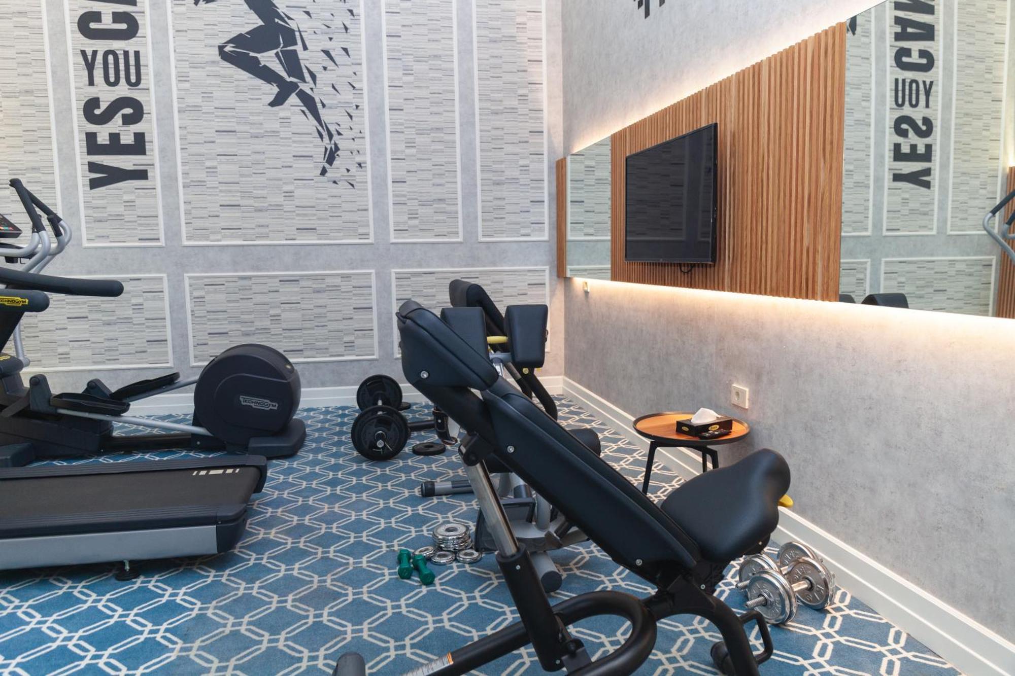 Promenade Hotel Baku Exterior photo The gym at the hotel